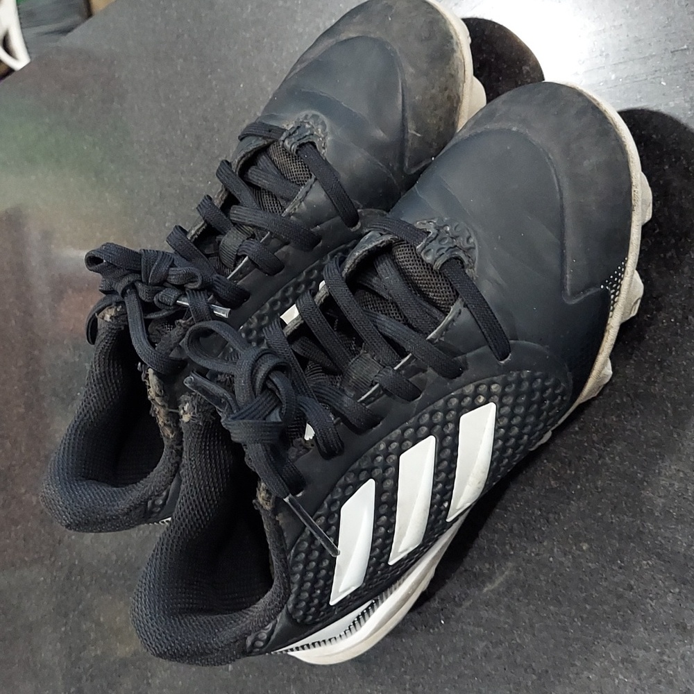 Adidas Cleats Black and White SPG 753-001 - Youth Size 2